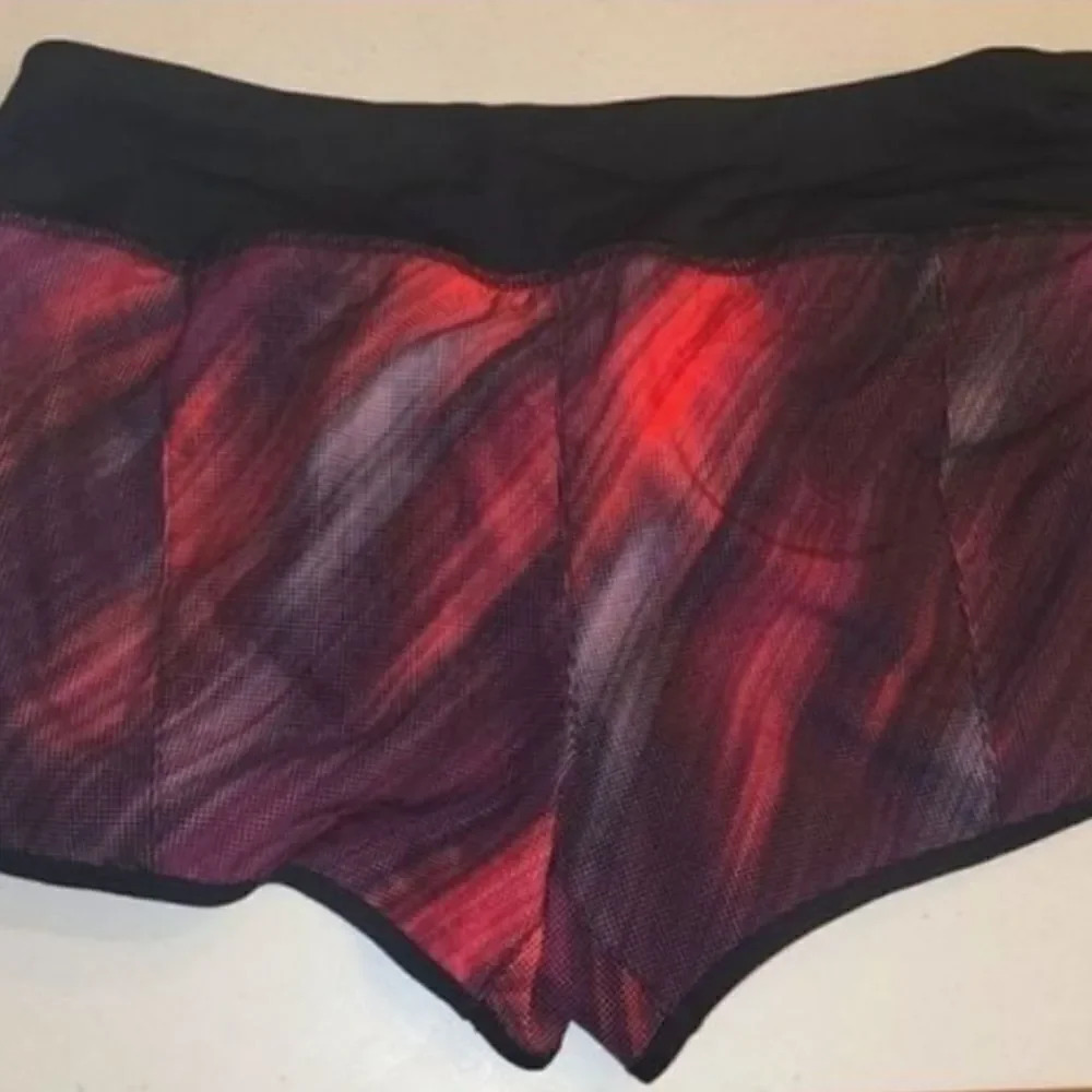 - NIKE WOMENS LIGHT STREAK CREW
PRINTED DRY FIT REFLECTIVE RUNNING
SHORTS SIZE M - Picture 10 of 11